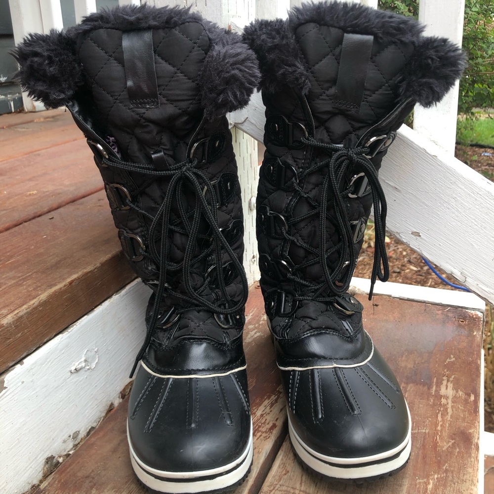 Tall Faux Fur trim Snow boots (Forever Fashion) size 5 1/2